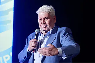 Εύκολη νίκη του Καραμπέτσου!