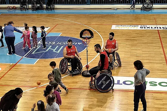 Όμορφες στιγμές με παιδιά δίπλα στον Γ.Σ. Δωδεκάνησος!