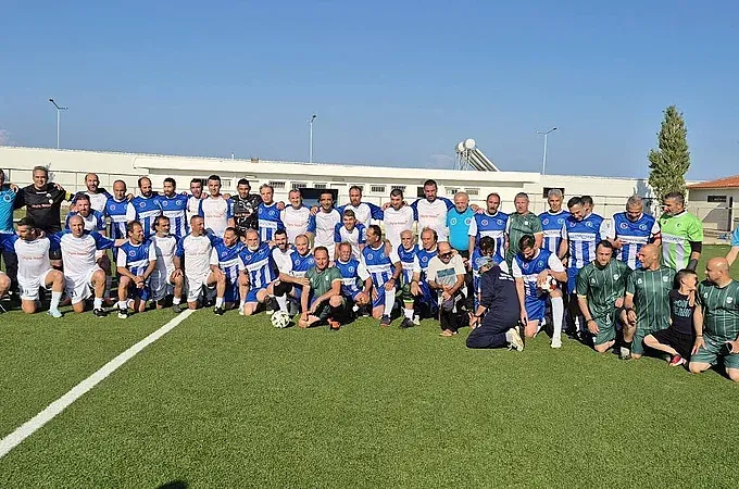 Έπαιξαν οι ''βετεράνοι'' χωρίς κόσμο στο Ε.Α.Κ. Ρόδου!