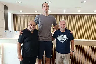 ''Είμαι χαρούμενος στην Ελπίδα και στη Ρόδο''!