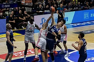 Εύκολα στον τελικό ο Ολυμπιακός!