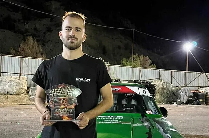 Πρωτιά για Γρύλλη στο drift!
