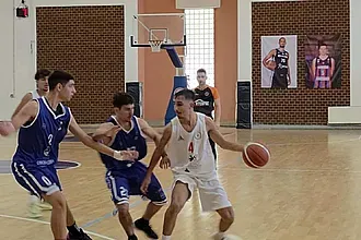 Παίζουν στην Κω οι έφηβοι!