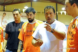 Τέλος ο Παπακώστας!