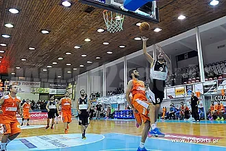 Μειώνονται οι ομάδες