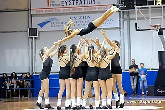 Όταν χορεύουν τα... κορίτσια!