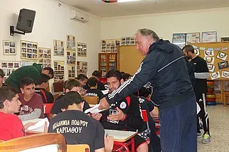 Όλοι μαζί στα... θρανία!