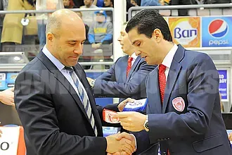 Ψάχνει στην Αμερική!
