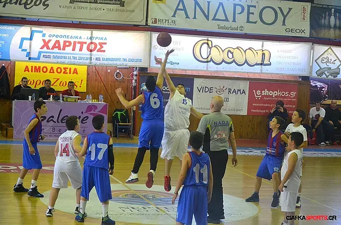Παίζουν οι μικροί στην Κω!