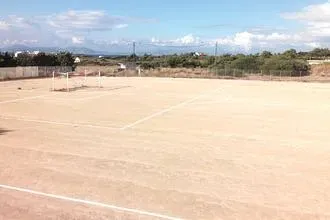 Φιλική νίκη και... γήπεδο!