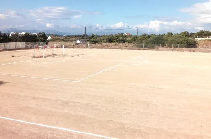 Φιλική νίκη και... γήπεδο!