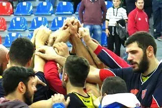 Με το δεξί η Σαντορίνη!