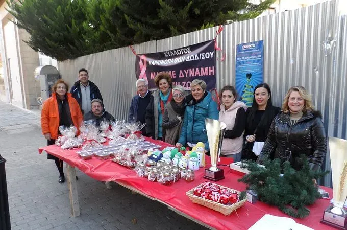 Όλοι μαζί στολίζουμε το δέντρο!