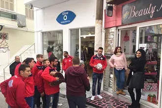 Είπαν τα κάλαντα στον Ποσειδώνα!