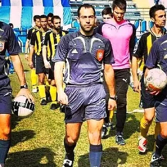 Κρέμασε τη σφυρίχτρα του!