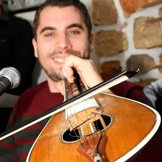 Ο Σάββας Χαρτερός τραγουδάει...