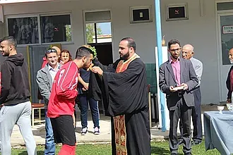 Αγιασμός και φιλικό!