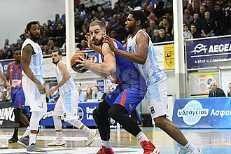 Ματιές σε Σαρικόπουλο ο Κολοσσός!