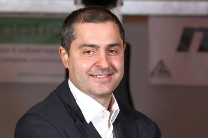 Ο Καλαβρός δίπλα στον Μπλατ!