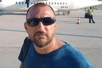 Παραίτηση με αιχμές από Χαντζάρα