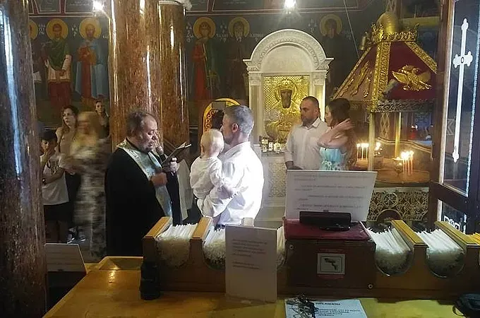 Βαφτίστηκε ο Φώτης!