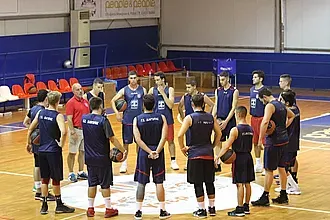Με απόντα τον Βογιατζή