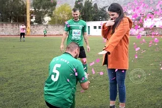 Η πρόταση γάμου του αρχηγού!