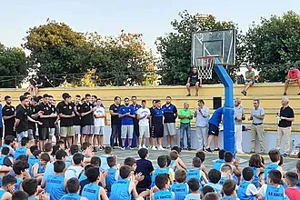 Νέο πρόσωπο ο Γιάννης Αγγελάκος!
