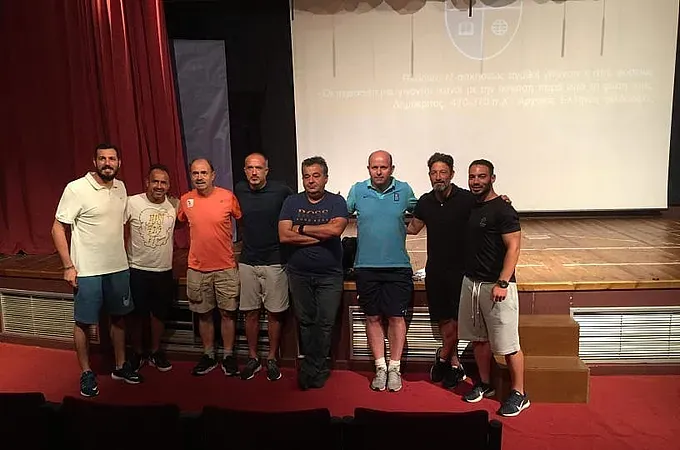 ''Πάσα στα θρανία'', στο Κολλέγιο!