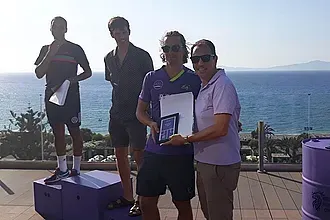 Νικητής ο Paul Coll στο Squash