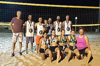 Σούπερ θέαμα στο τουρνουά beach volley
