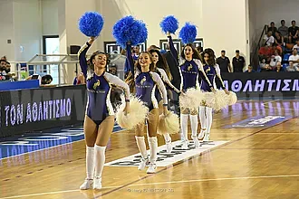 Το χειροκρότημα στα... κορίτσια!