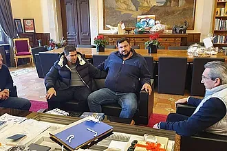 Τάπητας και φωτισμός στη Διμυλιά!