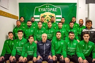 Τέσσερα ''διαζύγια'' και 15 ανανεώσεις!