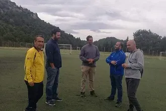 Ο Κολιάδης στο γήπεδο Καλυθιών