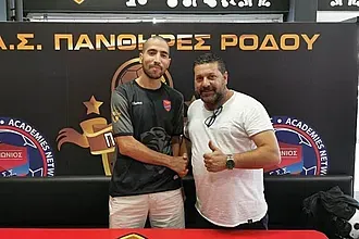 Στους Πάνθηρες ο Τσακμακίδης!