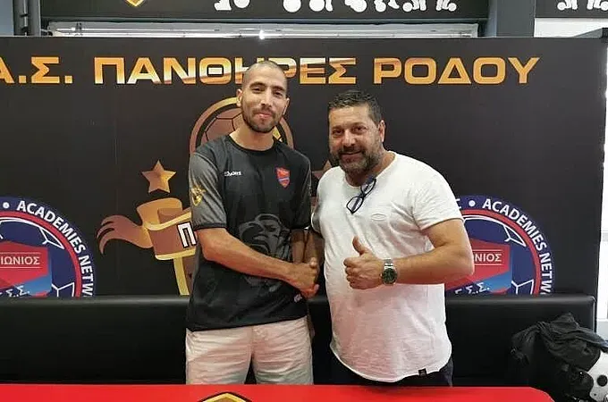 Στους Πάνθηρες ο Τσακμακίδης!