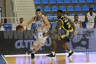 Στη βασική πεντάδα ξανά ο Αγγελάκος!