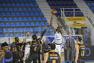 Οι επιδόσεις εντός και εκτός έδρας!
