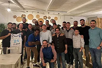 Δείπνο από το ''Λιμανάκι'' στον Κολοσσό!