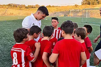 Ο Νικόλης στη σχολή του Ολυμπιακού!
