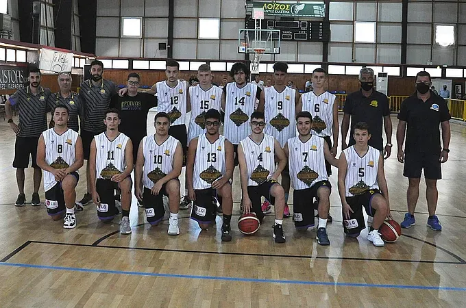 Ο Φοίβος συγχαίρει τους έφηβους και τον κόουτς Καζάκο!