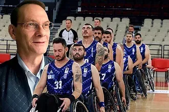 Ο Κλίφορντ στην Εθνική με αμαξίδιο!