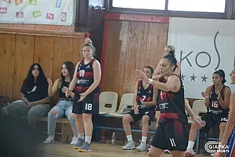 Να κοιτάξει στα μάτια τη Σαντορίνη!