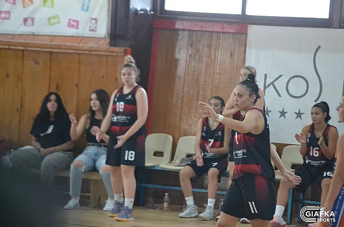 Να κοιτάξει στα μάτια τη Σαντορίνη!