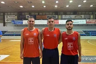 Αδελφός και συμπαίκτης επί...τρία!