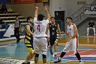 Ξεχνάει την Αμαλιάδα, στο μυαλό ο Γλαύκος!
