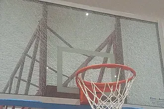Ράγισε το ταμπλό και διεκόπη το φιλικό!