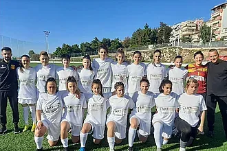 Πήρε τη νίκη και παραμένει φαβορί!