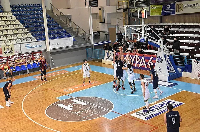 Φραστική επίθεση στον Σκλήβα!